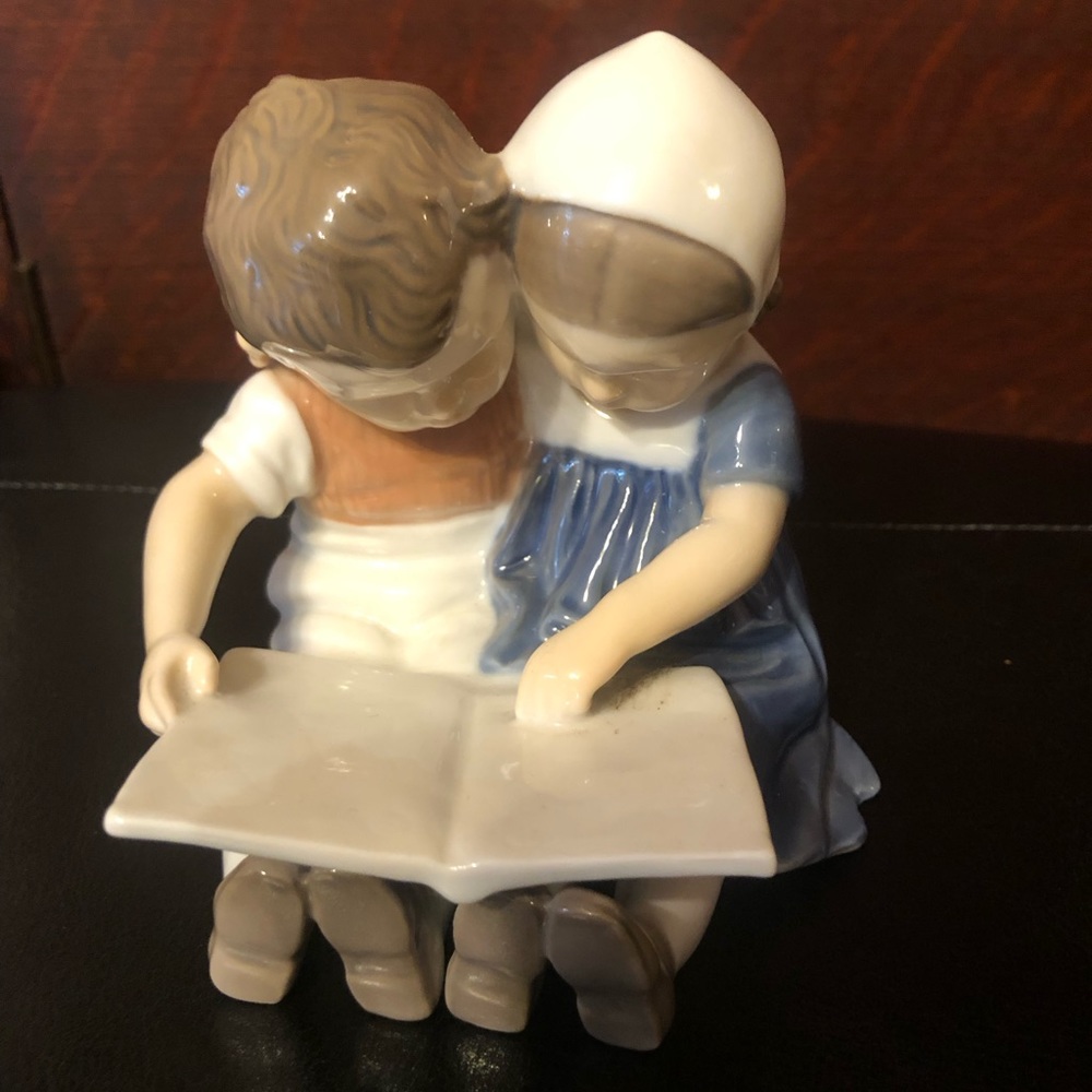 Bing & Grondahl Reading Children # 1567